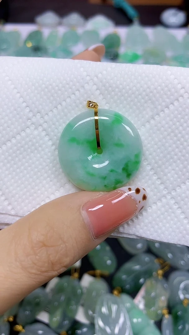 颈饰18K金镶嵌翡翠天然翡翠A货
