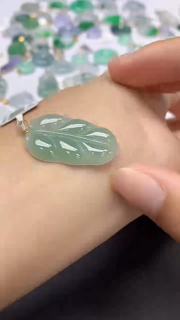 翡翠18K金镶嵌颈饰天然缅甸a货翡翠