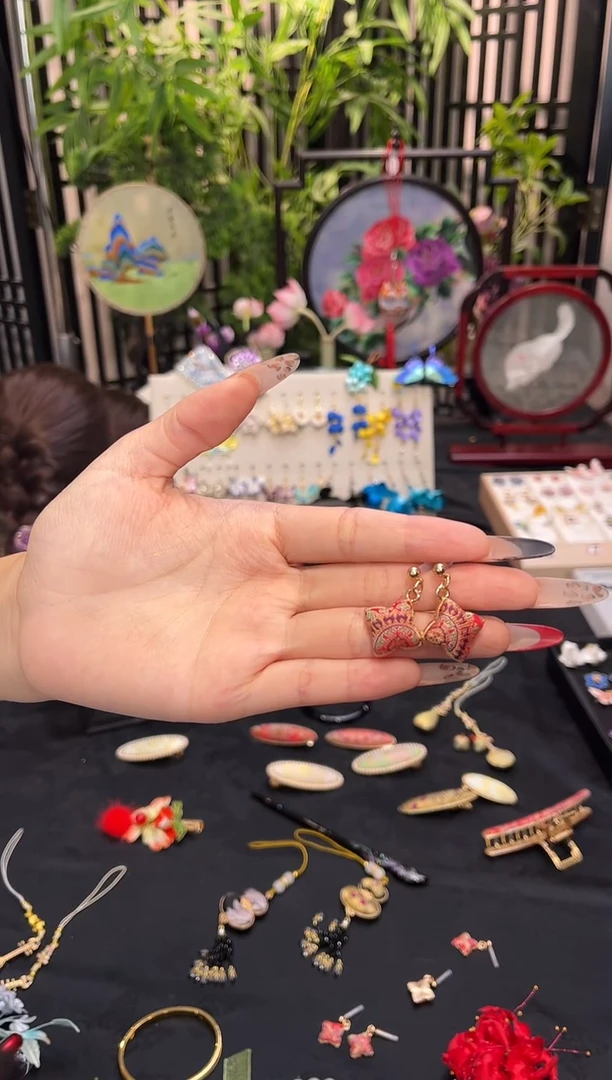 织绣向**生非遗苏绣手工饰品
