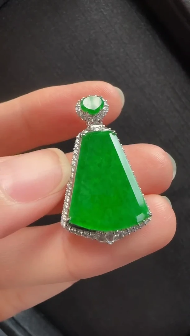 颈饰18K金镶嵌翡翠612无事牌一个