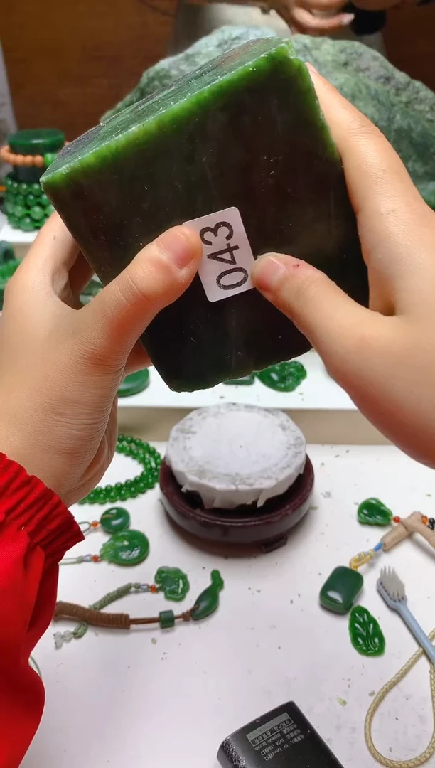 未镶嵌和田玉（碧玉）珠宝半成品1