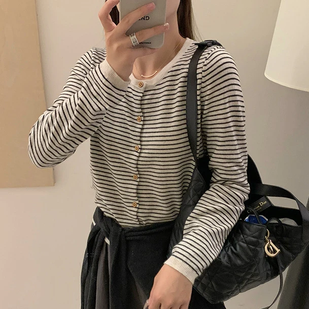 韩版撞色细条纹圆领针织开衫女秋季新款简约单排扣长袖薄毛衣外套