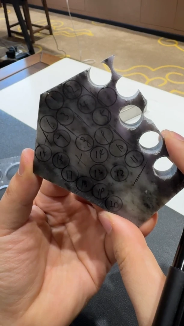 未镶嵌定制翡翠星*乌鸡紫底特色