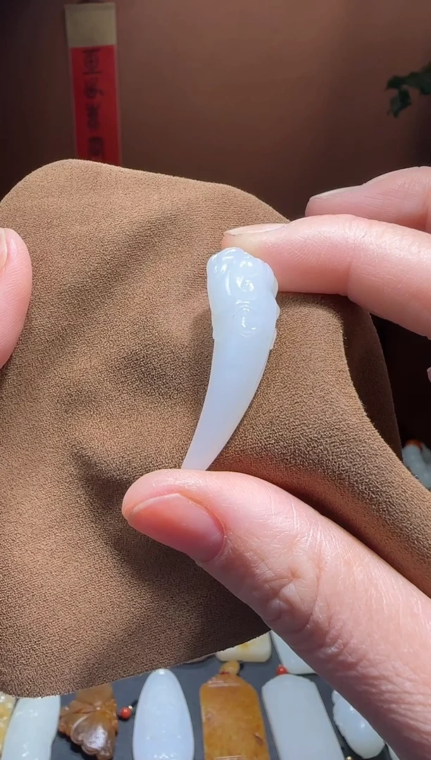 颈饰未镶嵌和田玉龙牙