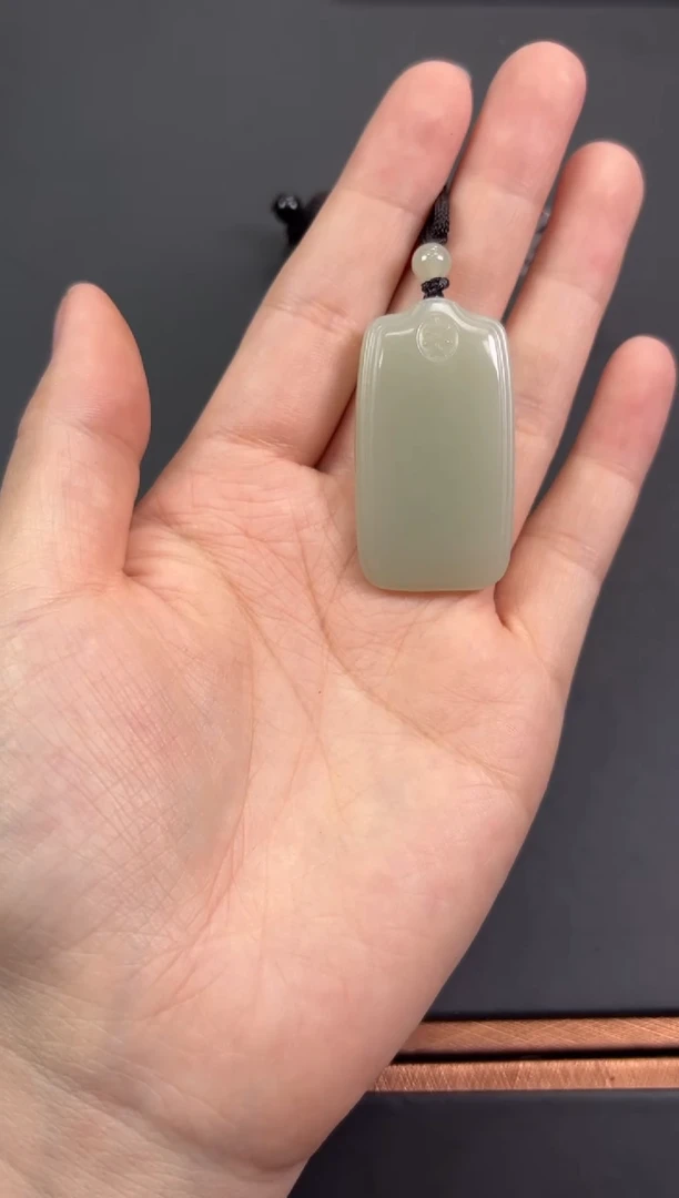 【闪购商品】和田玉吊坠(赠链)未镶嵌且末微色差近矿吊坠