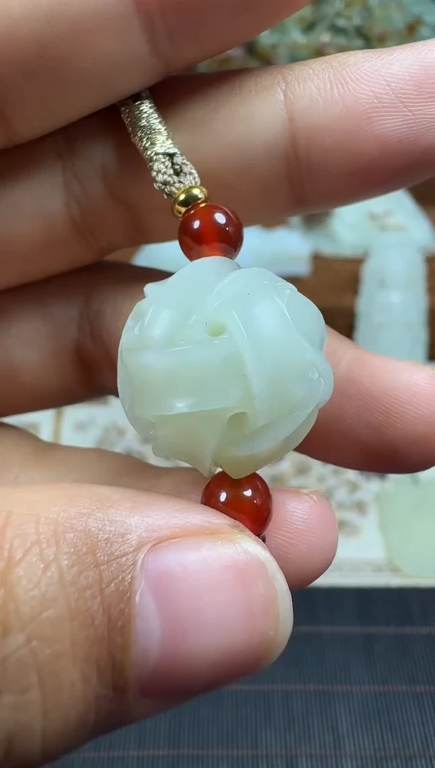 颈饰未镶嵌翡翠1