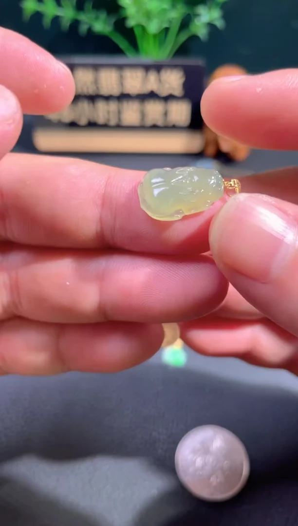 颈饰18K金镶嵌翡翠翡翠