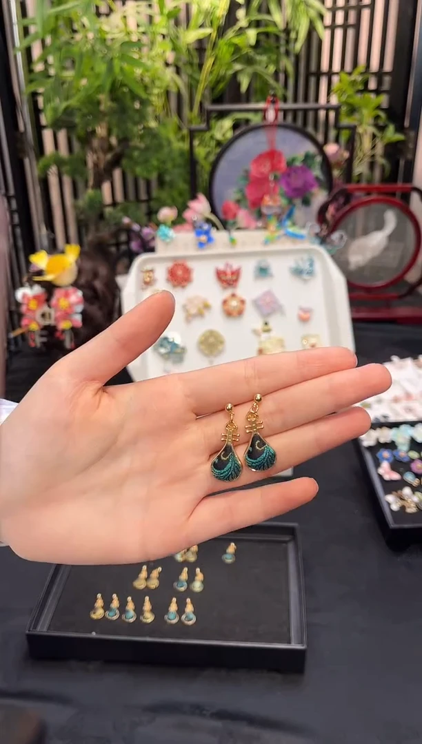 织绣燕****?非遗苏绣手工饰品