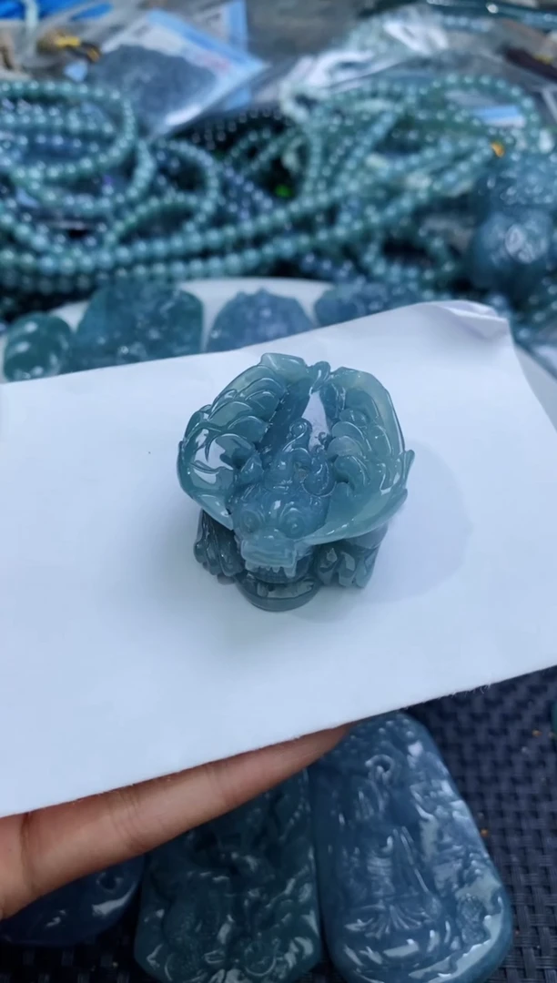【闪购商品】翡翠颈饰未镶嵌          
