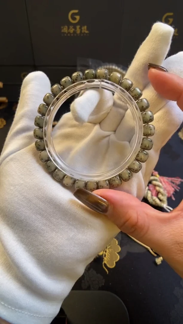 手串星月菩提8*7正月绿糯半壁大留白