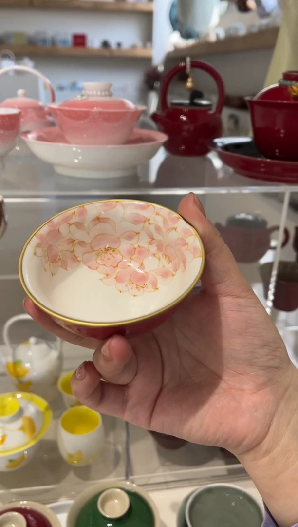 【闪购商品】胭脂红—手绘莲瓣—普洱主人杯