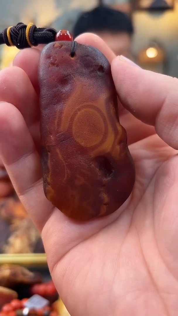 未镶嵌颈饰琥珀挂件