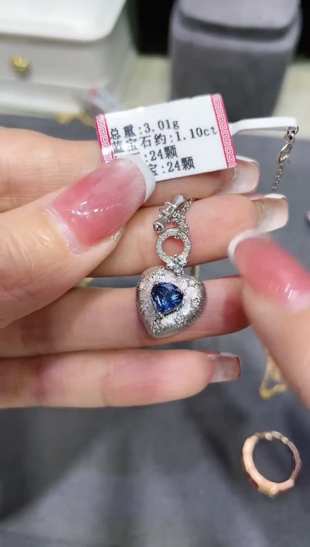 18K金镶嵌天然蓝宝石项链