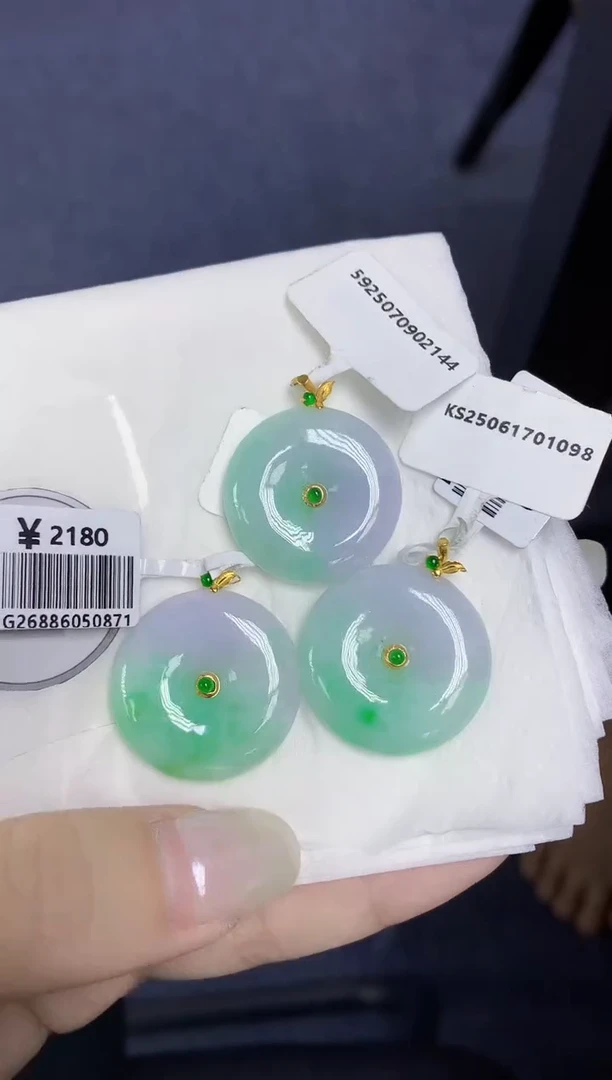 翡翠18K金镶嵌颈饰天然缅甸翡翠A货多样性发其一