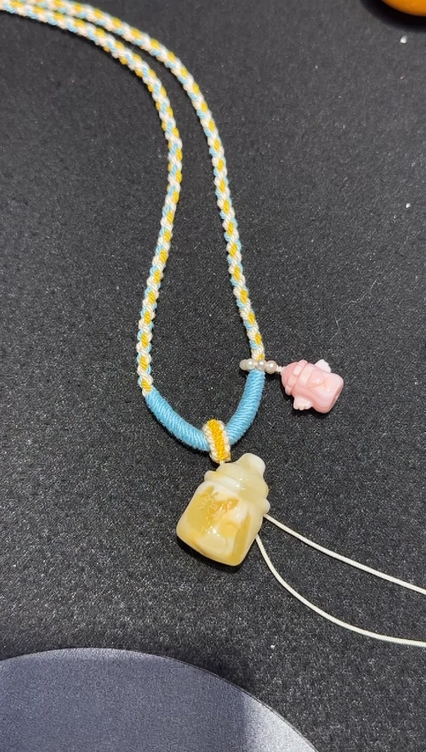 琥珀未镶嵌珠宝奇石吊坠