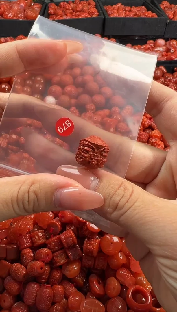 南红玛瑙未镶嵌颈饰1