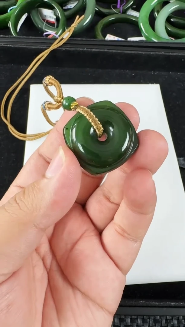和田玉（碧玉）未镶嵌颈饰玉琮