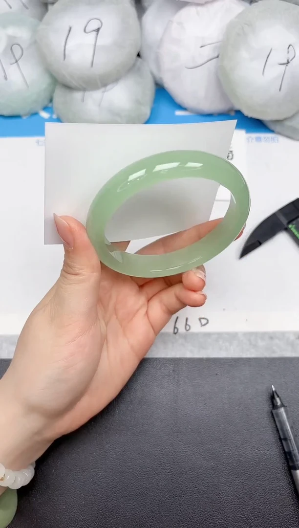 未镶嵌手镯石英质玉A295/