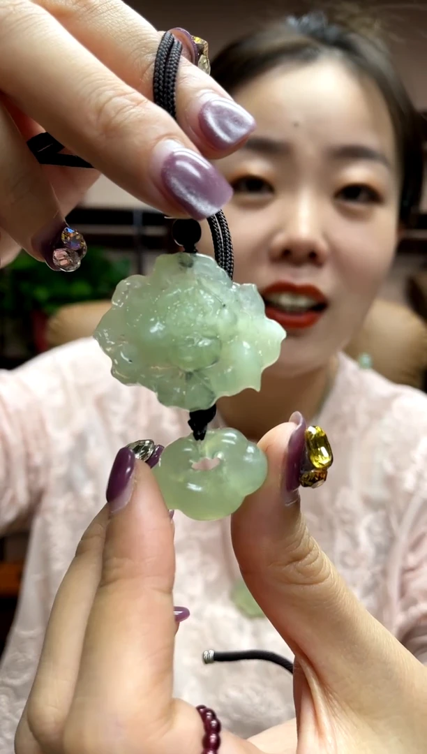 岫玉未镶嵌吊坠·微瑕