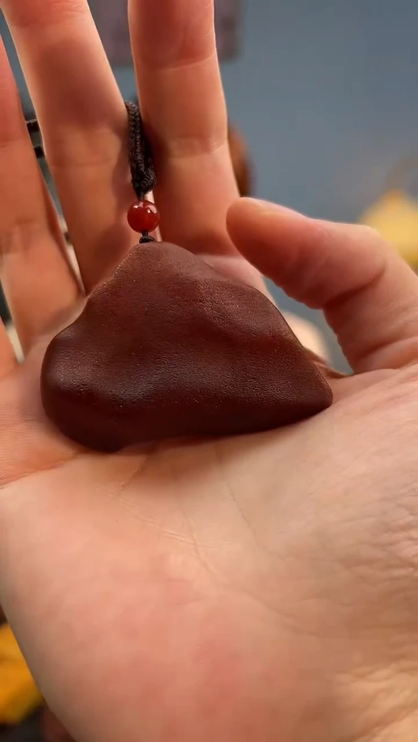 未镶嵌颈饰琥珀吊坠