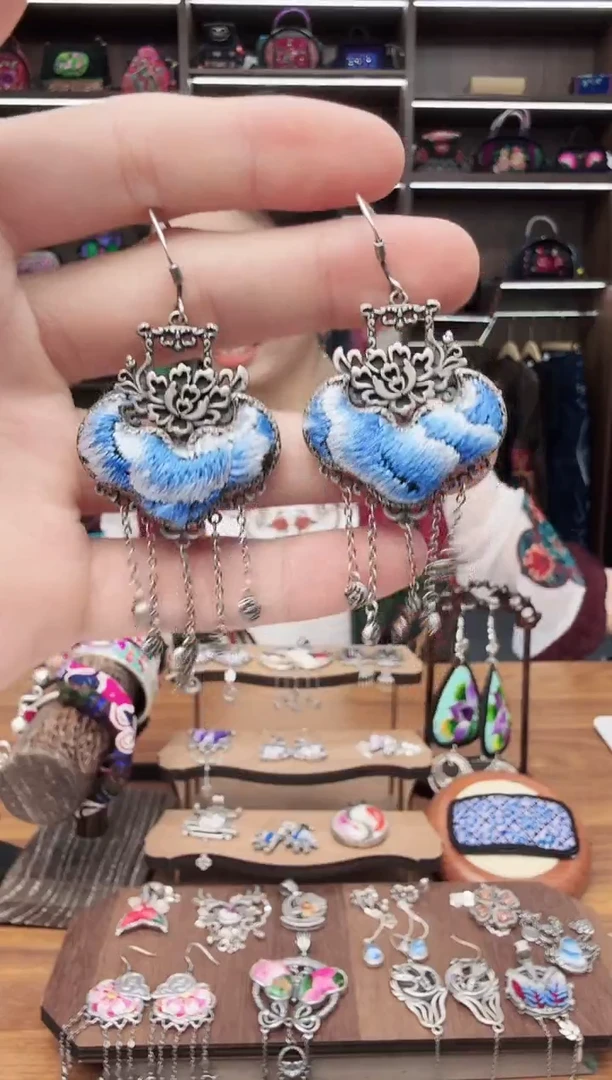 织绣104蒙阿苏苗绣传承旗舰店