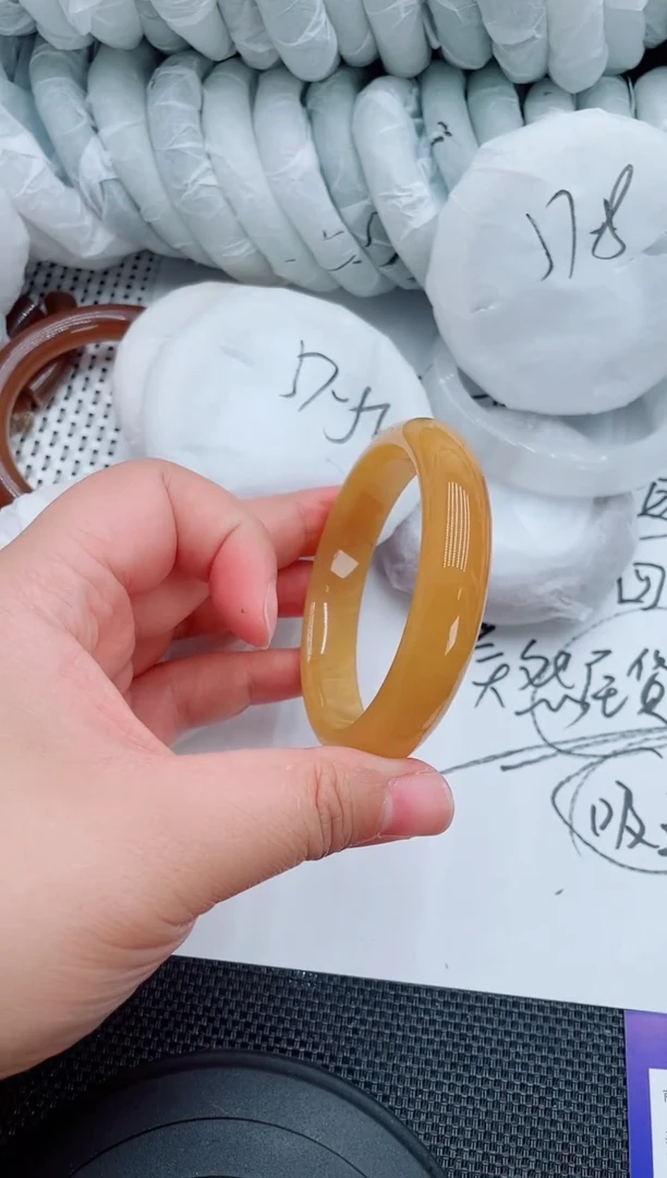 石英质玉手镯未镶嵌E110-56-57