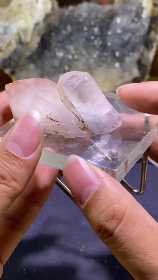 未镶嵌珠宝半成品水晶78号 双子星晶簇带包裹体