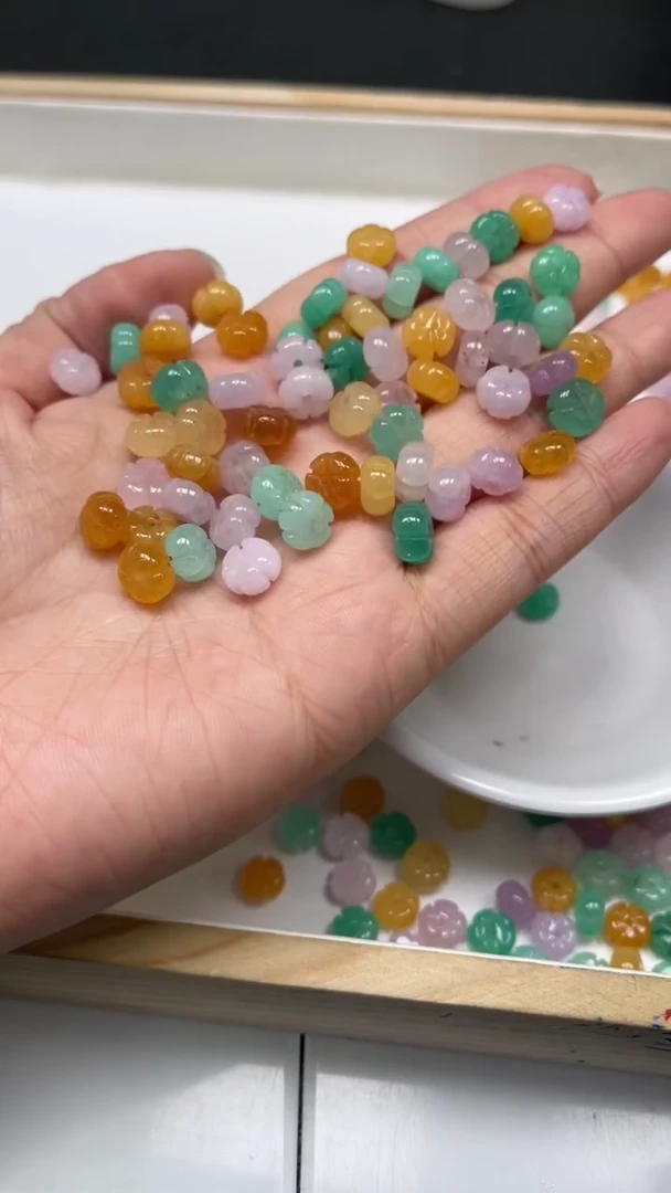 未镶嵌散珠石英质玉M372三 彩 色小花5*8mm10个6.8元