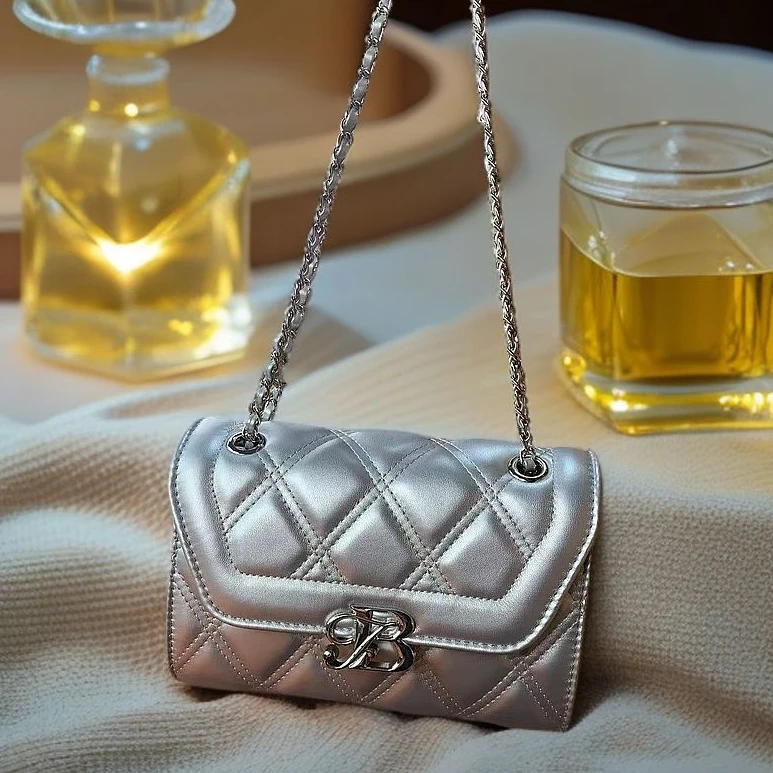 2025新款路易彼岸高级质感链条单肩包斜挎包9988银色