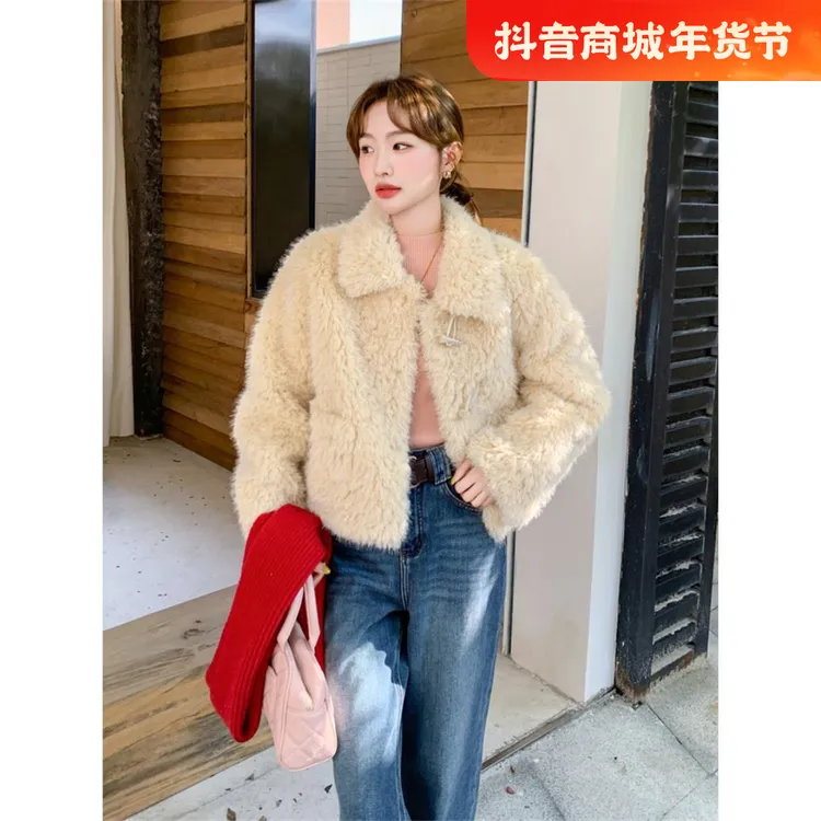 奶黄色翻领牛角扣皮毛一体羊羔毛外套女秋冬短款小个子绝美奶乎乎
