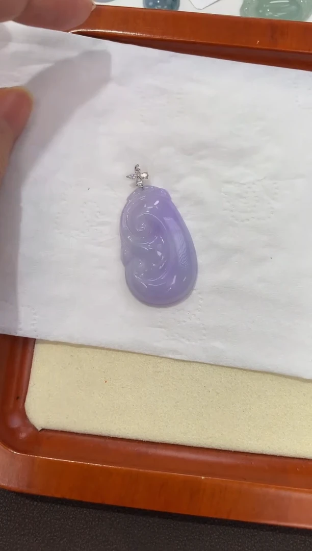 翡翠18K金镶嵌颈饰天然缅甸a货翡翠