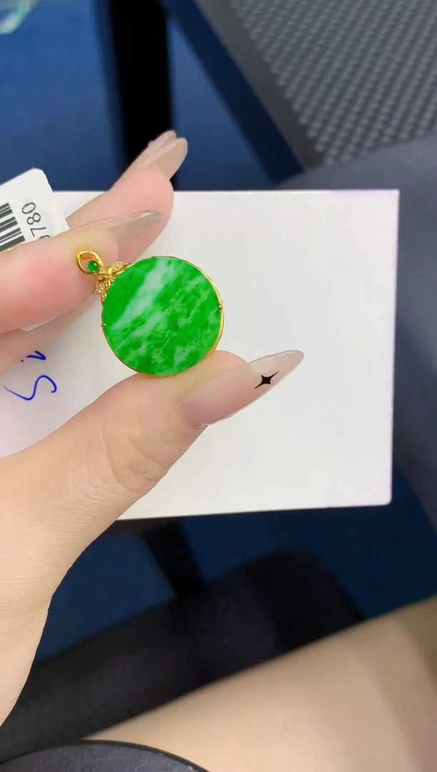 颈饰18K金镶嵌翡翠缅甸天然翡翠A货