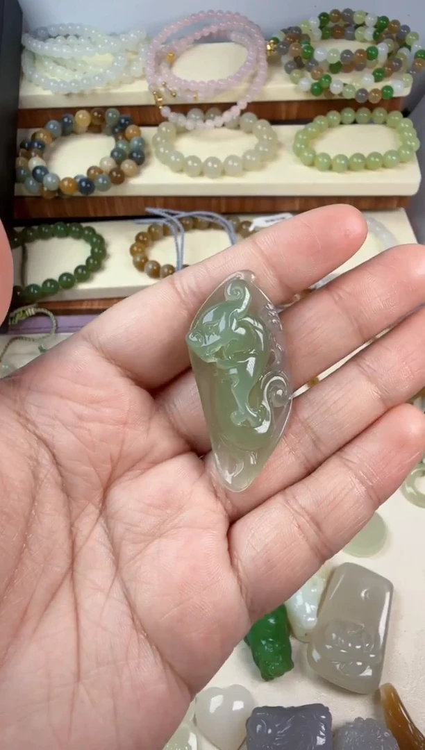 颈饰未镶嵌和田玉露*姐吊坠