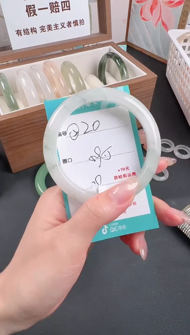 未镶嵌手镯石英质玉20