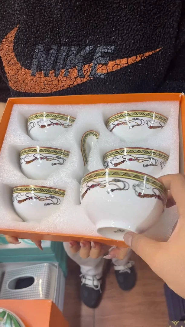 杯鸿辉家品牌瓷器，京东包邮！