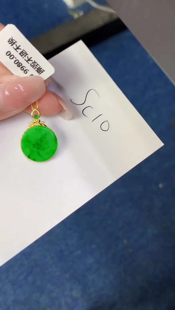 翡翠18K金镶嵌颈饰缅甸天然翡翠A货