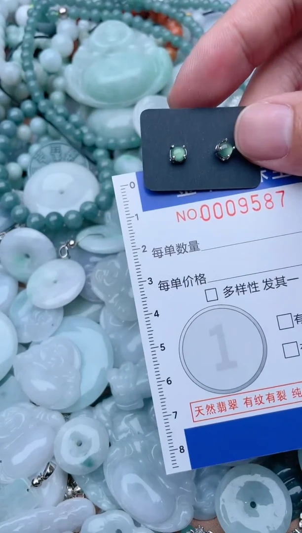 翡翠未镶嵌颈饰9587