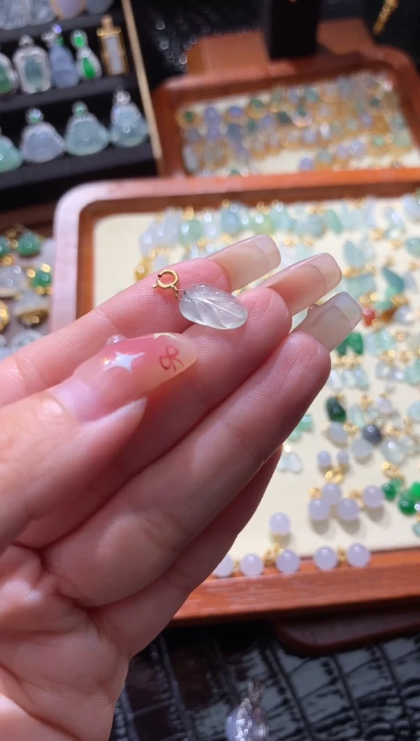 翡翠18K金镶嵌颈饰翡翠