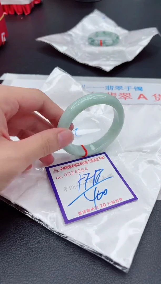 翡翠手镯未镶嵌1