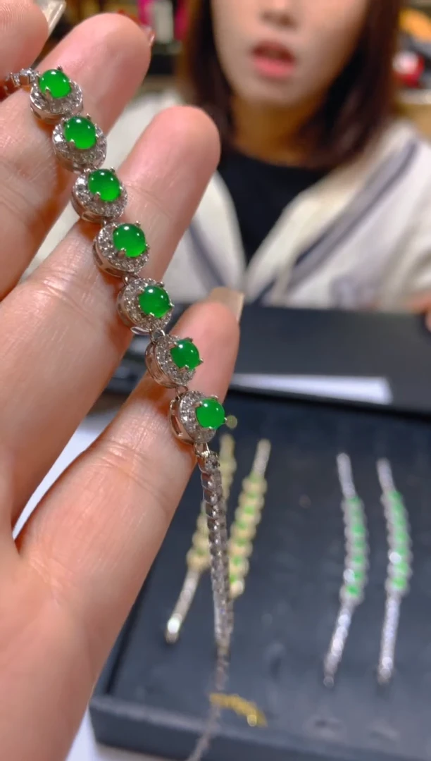 未镶嵌手链翡翠多样性发一