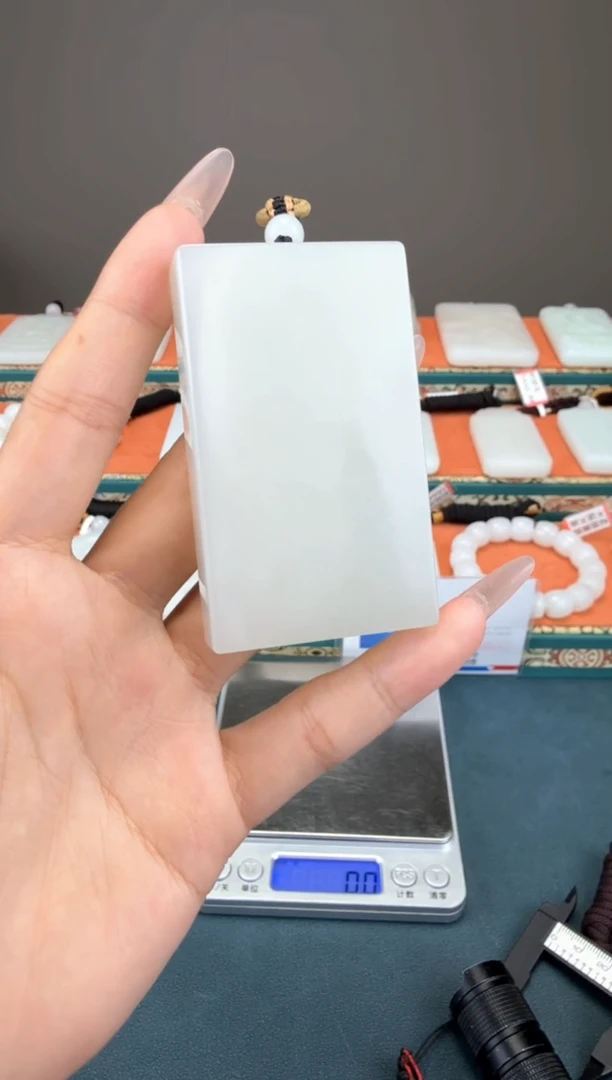 和田玉未镶嵌颈饰1