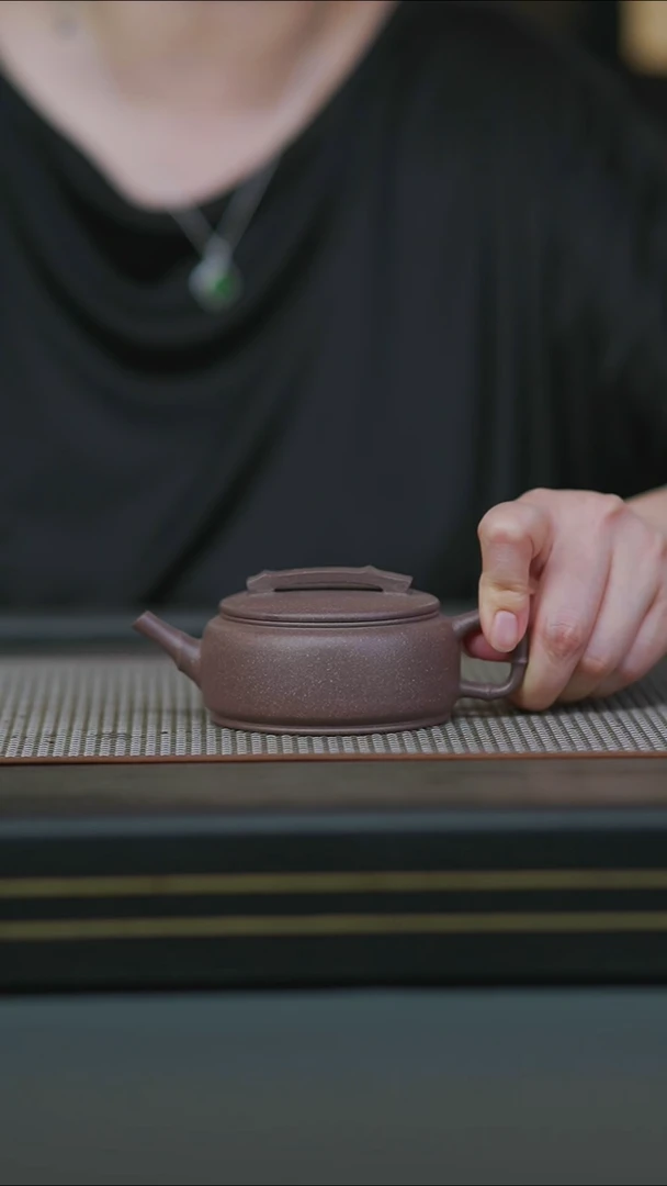 茶壶紫砂微瑕半手紫玉金砂听风汉瓦150cc
