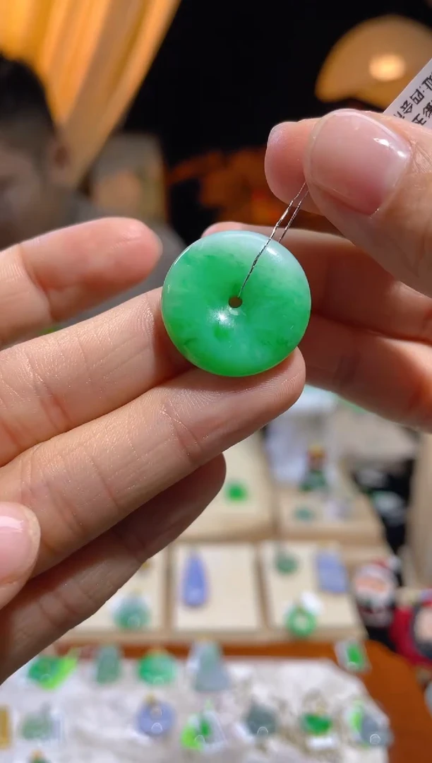 【闪购商品】翡翠颈饰未镶嵌假一赔三