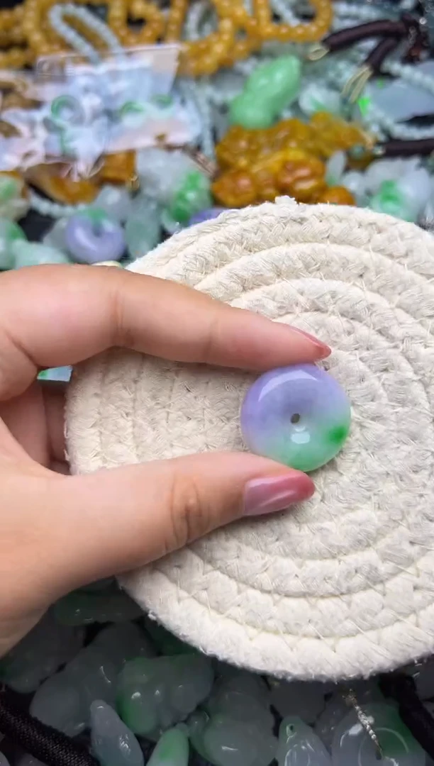 颈饰未镶嵌翡翠天然缅甸翡翠吊坠