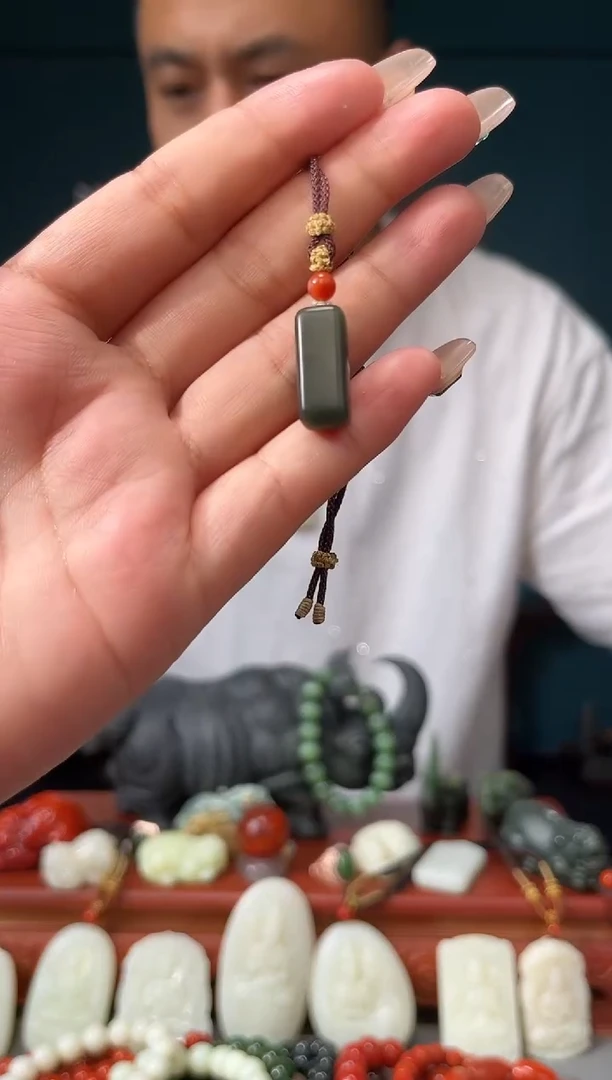 和田玉未镶嵌颈饰吊坠