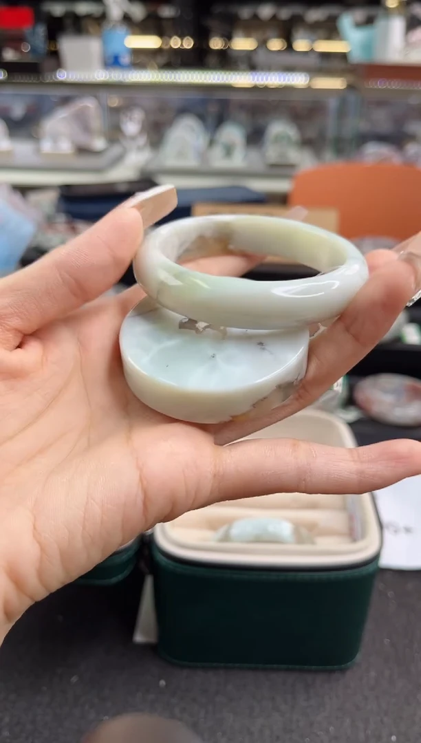 石英质玉手镯未镶嵌55圈口（赠品镯心）6911134