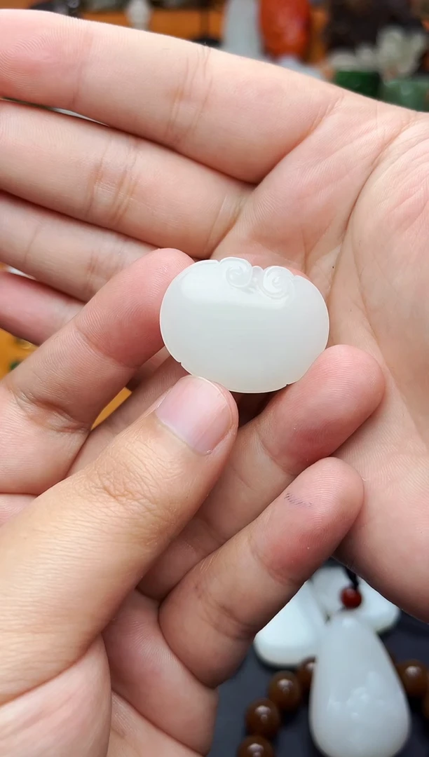 【闪购商品】和田玉颈饰未镶嵌锁01