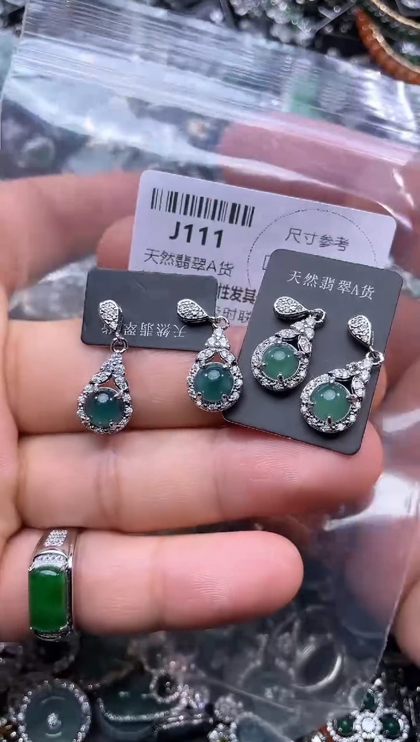 【闪购商品】翡翠颈饰未镶嵌J111耳钉 多样性发其一