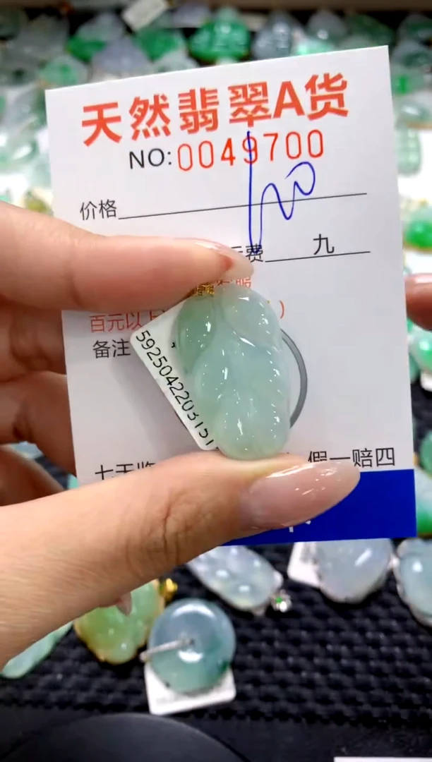 翡翠18K金镶嵌颈饰1111111111111111