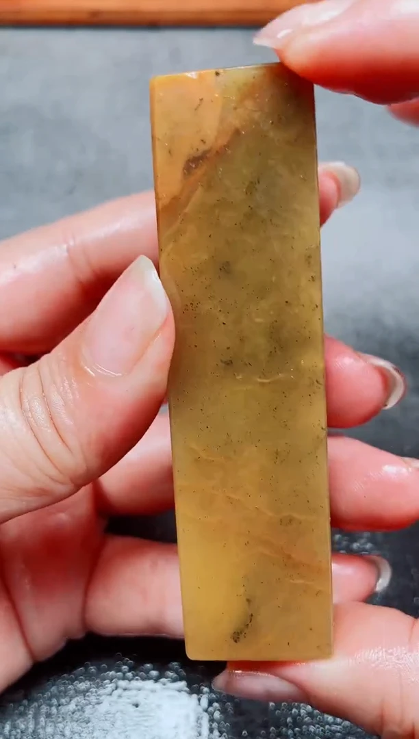 玉桂林鸡血玉素章45 2.0左右